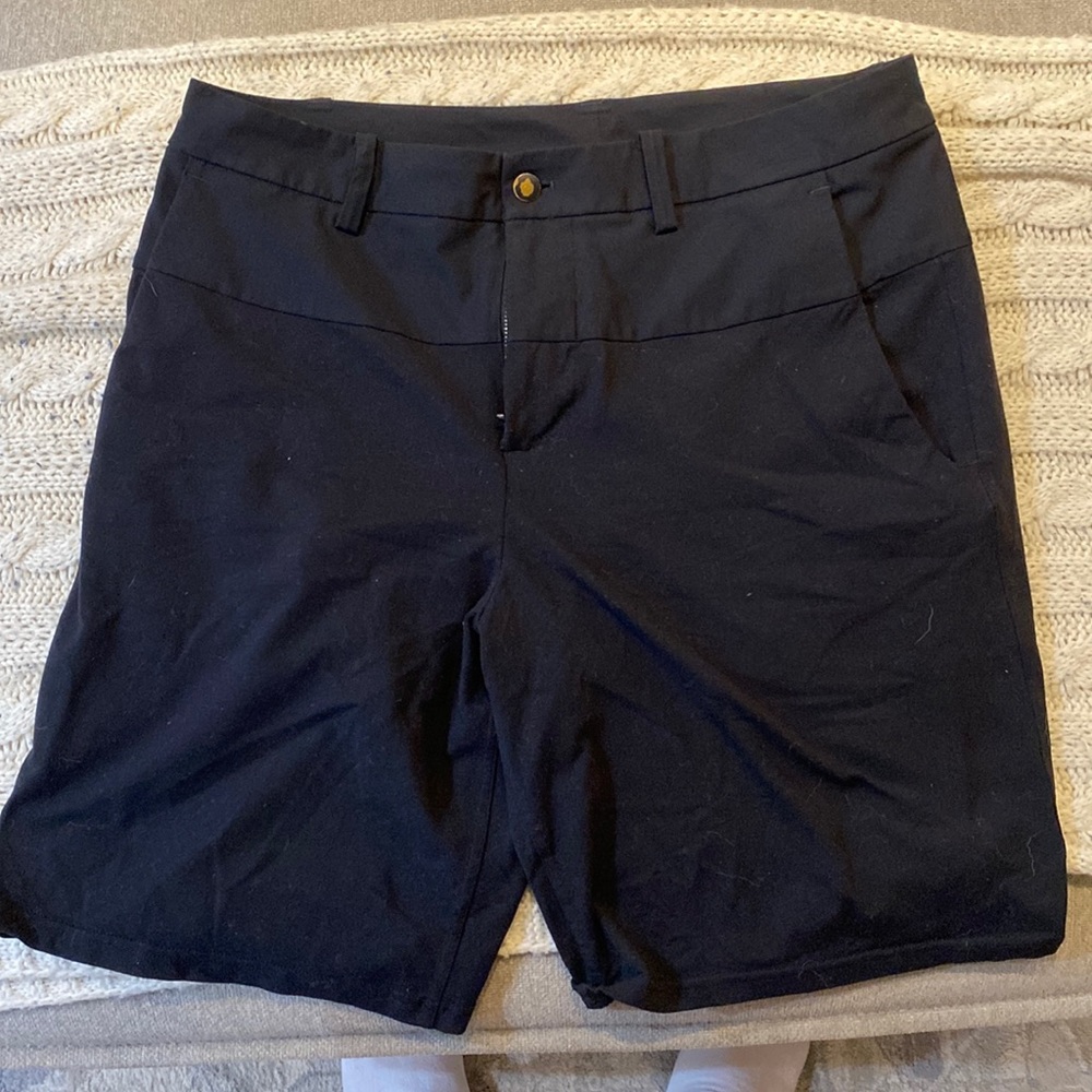 Black size 34 Lululemon shorts